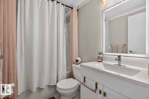 5220 44 Avenue, Calmar, AB - Indoor Photo Showing Bathroom
