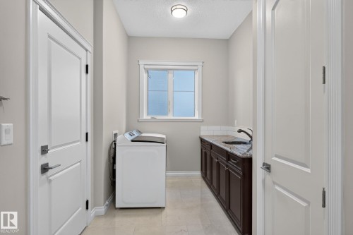 4707 Woolsey Common, Edmonton, AB 