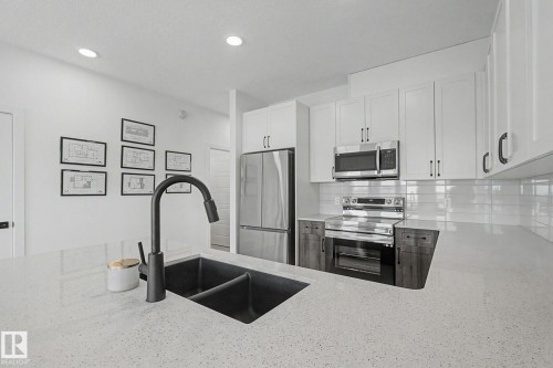 #2 11 Dalton Li, Spruce Grove, AB - Indoor Photo Showing Kitchen With Double Sink With Upgraded Kitchen