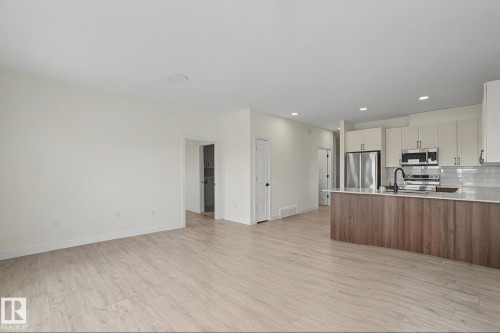 #2 11 Dalton Li, Spruce Grove, AB - Indoor Photo Showing Kitchen