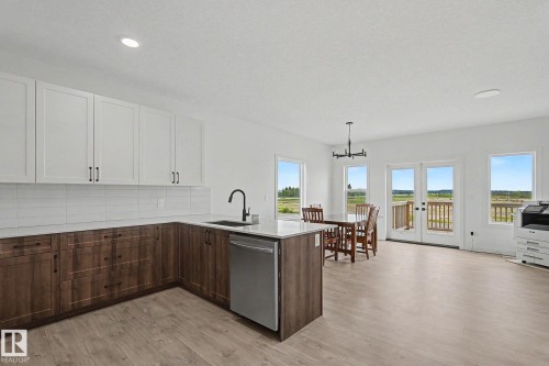 #2 11 Dalton Li, Spruce Grove, AB - Indoor Photo Showing Kitchen