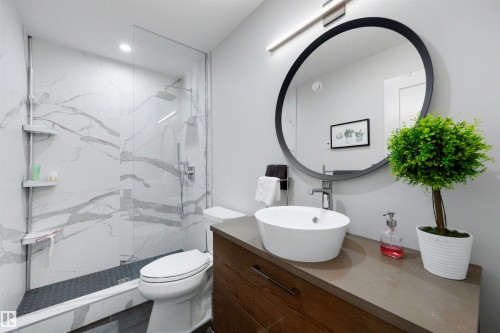 Second floor bathroom. - 7814 142 Street, Edmonton, AB 