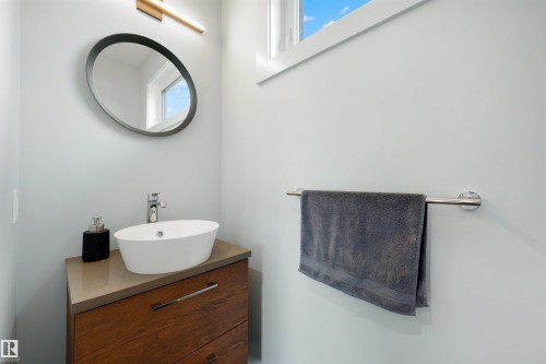 Powder room for your top floor entertaining area. - 7814 142 Street, Edmonton, AB 