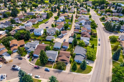 Residential neighborhood featuring a grid of paved streets, numerous single-family homes with pitched roofs, and mature trees throughout - 3 Glenforest Crescent, Stony Plain, AB 
