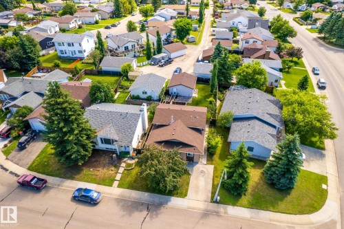 Residential neighborhood featuring a variety of single-family homes, mature trees, and paved streets - 3 Glenforest Crescent, Stony Plain, AB 
