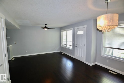 #4 12207 96 St Nw Nw, Edmonton, AB - Indoor Photo Showing Other Room
