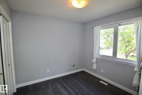 #4 12207 96 St Nw Nw, Edmonton, AB - Indoor Photo Showing Other Room