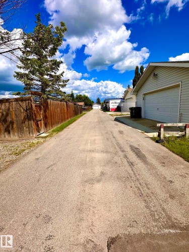 18 Campbell Road, Leduc, AB 