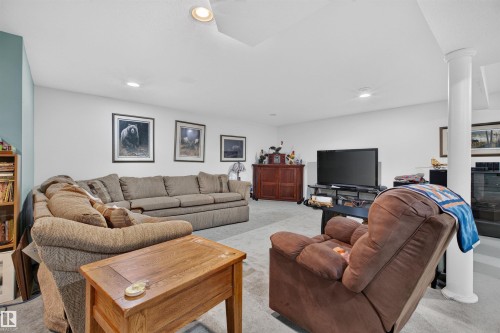 6000 54 Avenue, Camrose, AB - Indoor Photo Showing Living Room