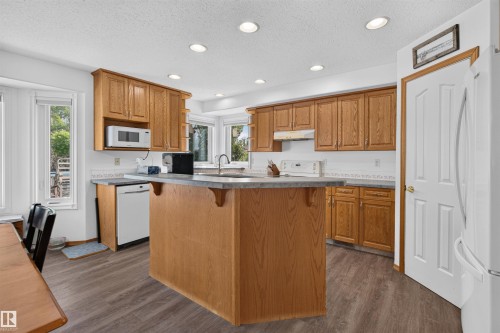6000 54 Avenue, Camrose, AB - Indoor Photo Showing Kitchen