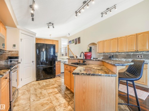 4832 157 Avenue, Edmonton, AB - Indoor Photo Showing Kitchen