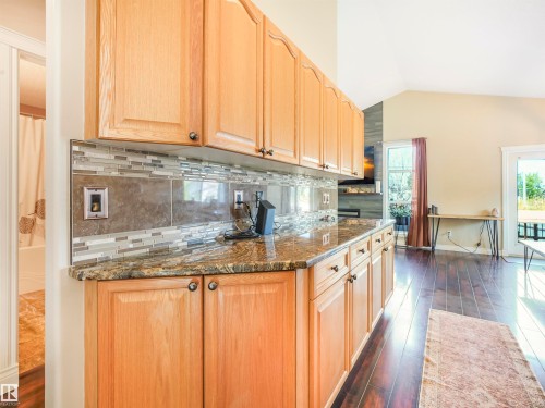 4832 157 Avenue, Edmonton, AB - Indoor Photo Showing Kitchen