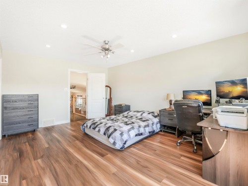 4832 157 Avenue, Edmonton, AB - Indoor Photo Showing Bedroom