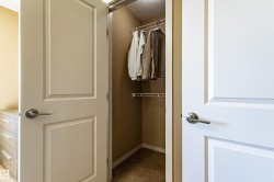 Recessed closet featuring wire shelving and hanging rod - 