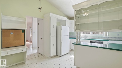 9834 167A Avenue, Edmonton, AB - Indoor Photo Showing Kitchen