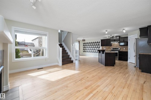 178 Woodbend Way, Fort Saskatchewan, AB - Indoor Photo Showing Kitchen