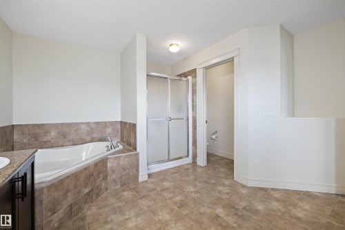 178 Woodbend Way, Fort Saskatchewan, AB - Indoor Photo Showing Bathroom