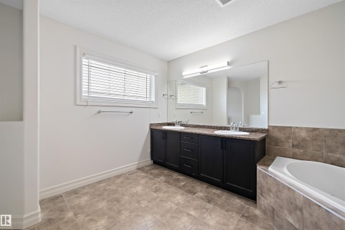 178 Woodbend Way, Fort Saskatchewan, AB - Indoor Photo Showing Bathroom