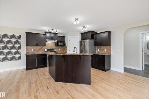 178 Woodbend Way, Fort Saskatchewan, AB - Indoor Photo Showing Kitchen With Upgraded Kitchen