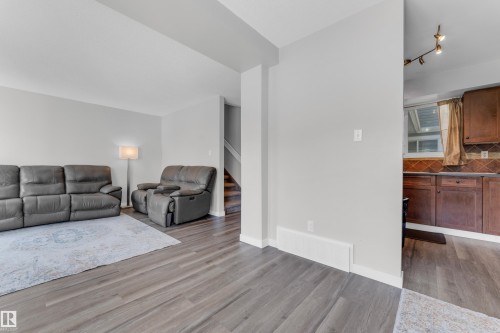45 1820 56 Street, Edmonton, AB - Indoor Photo Showing Living Room