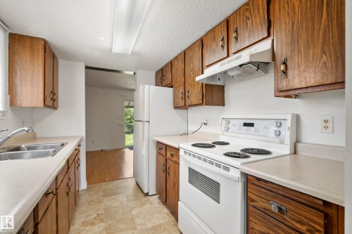 72 Stirling Road, Edmonton, AB 