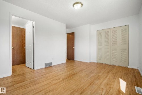 72 Stirling Road, Edmonton, AB 