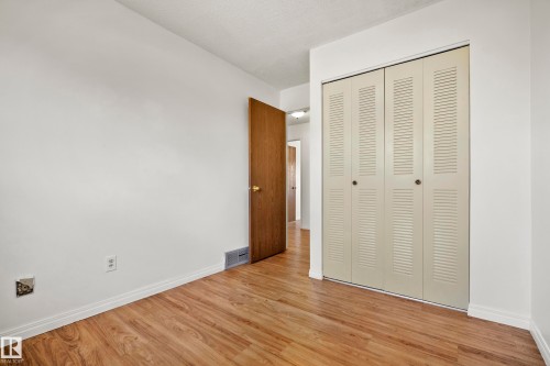 72 Stirling Road, Edmonton, AB 