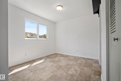 72 Stirling Road, Edmonton, AB 