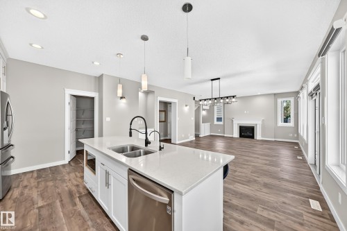 17436 9 Avenue Sw, Edmonton, AB 