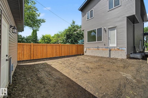 7605 92 Avenue, Edmonton, AB 