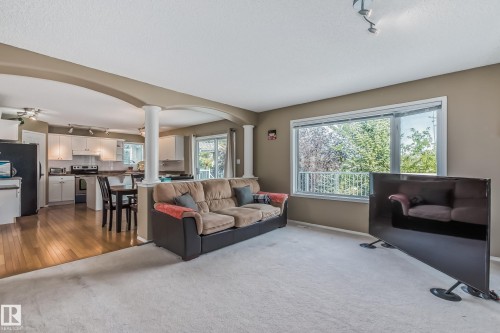 347 Hunters Run, Edmonton, AB 