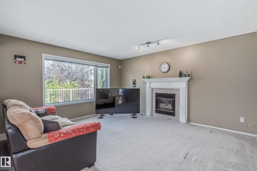 347 Hunters Run, Edmonton, AB 