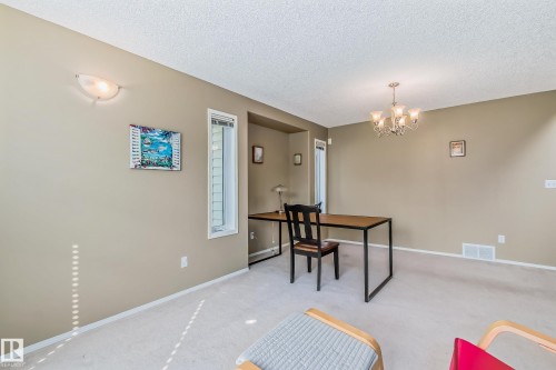 347 Hunters Run, Edmonton, AB 