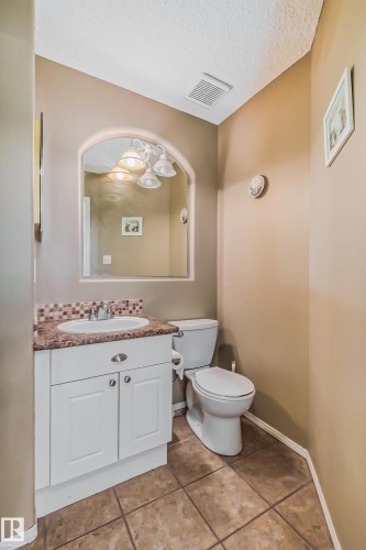 347 Hunters Run, Edmonton, AB 