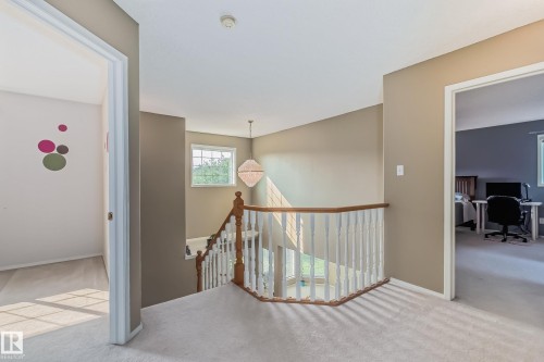 347 Hunters Run, Edmonton, AB 