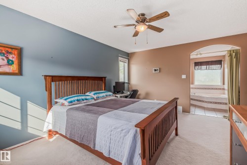 347 Hunters Run, Edmonton, AB 