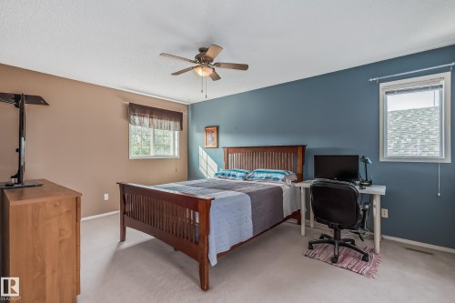 347 Hunters Run, Edmonton, AB 