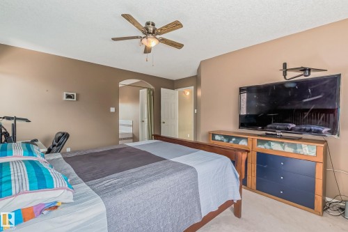 347 Hunters Run, Edmonton, AB 
