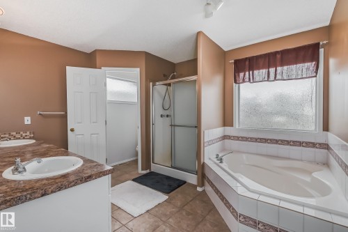 347 Hunters Run, Edmonton, AB 