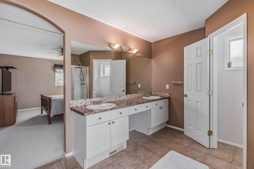 347 Hunters Run, Edmonton, AB 