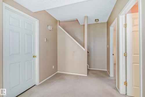 347 Hunters Run, Edmonton, AB 