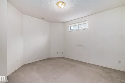 347 Hunters Run, Edmonton, AB 