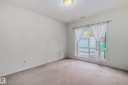 347 Hunters Run, Edmonton, AB 
