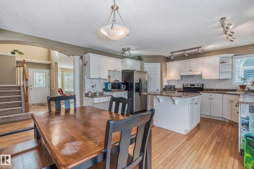 347 Hunters Run, Edmonton, AB 