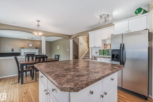 347 Hunters Run, Edmonton, AB 