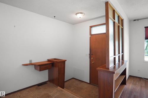 7804 143 Avenue, Edmonton, AB 
