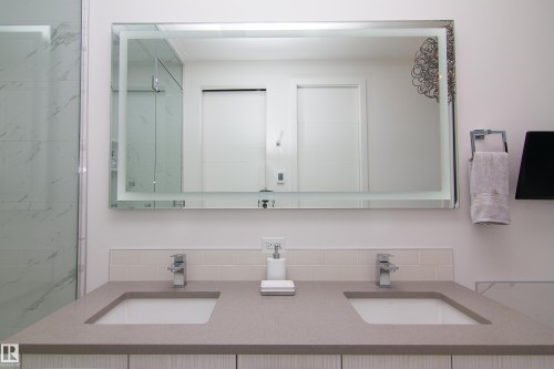 Dual vanity with integrated sinks and a neutral-toned countertop - 13218 102 Avenue, Edmonton, AB 
