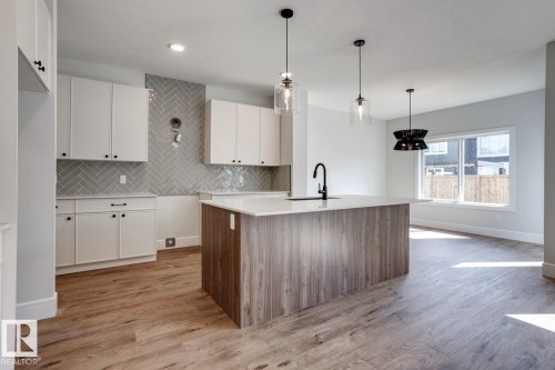13 Scoria Wynd, Fort Saskatchewan, AB - Indoor Photo Showing Kitchen With Upgraded Kitchen