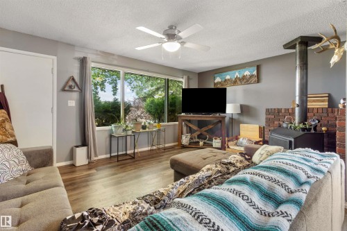 4808 43 St, Drayton Valley, AB - Indoor Photo Showing Living Room