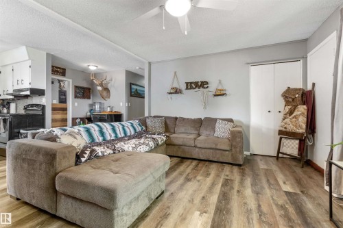 4808 43 St, Drayton Valley, AB - Indoor Photo Showing Living Room